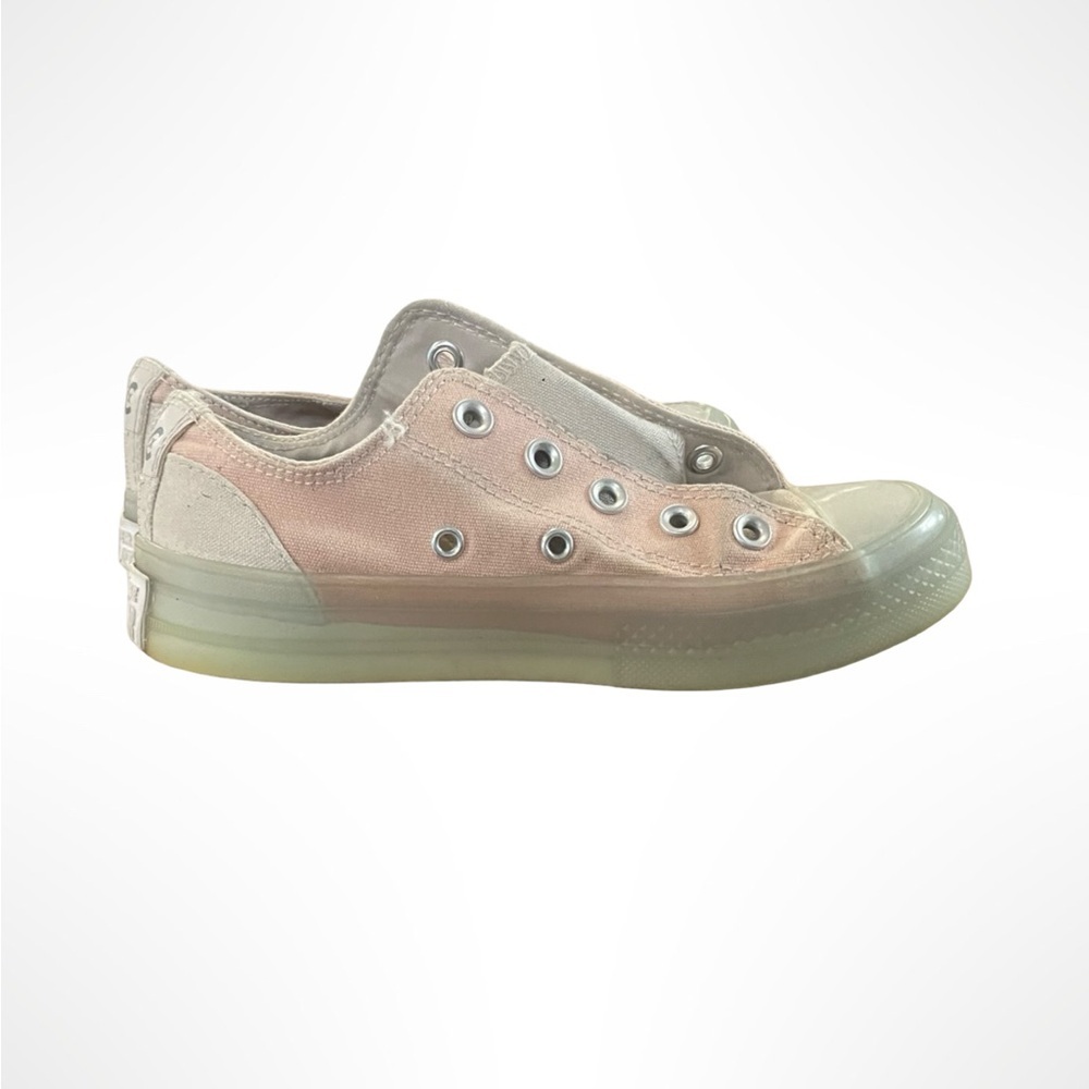 Pink and white converse all stars. Girls size 3.5